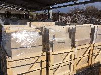 DALLAGE DE PIERRE DE BOURGOGNE COUPèE à 3 CM.EN CAISSES PRÊTES POUR EXPORT (USA)<br>
STOCKS DE 1000 M2 EN MAGASIN DISPONIBLES<br>
MATèRIAUX ANCIEN EN PIERRE DE BOURGOGNE<br>