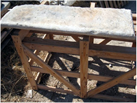 ESCALIER EN PIERRE DE BOURGOGNE ÉPOQUE 1700 ORIGINALE AVEC FRONT ROND.<br>
GRANDS QUANTITE' DISPONIBLE,<br>
CE TYPE DE PIERRE,EST EMPLOYE'AU BORD PERIMETRALE DES PISCINES.
