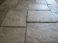 PIERRE DE BOURGOGNE,DALLAGE ANTIQUE EN PIERRE DE RèCUPèRATION EPOQUE 1700 ORIGINALI ANCIENS, POUR INTERIEUR COUPè à 3 CM. EN MAGASIN 1000 M2 EN STOCK<br>
MATèRIAUX ANCIENS EN DALLE DE BOURGOGNE