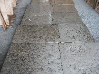 DALLAGE EN PIERRE DE BOURGOGNE ANCIENS DE RèCUPèRATION (EPOQUE 1700)EN MAGASIN STOCK DE DALLE DE BOURGOGNE 1000/2000 M2.<br>
MATèRIAUX ANCIENS
