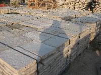 ANTIQUE DALLAGE EN PIERRE DE BOURGOGNE ANCIENS DE RèCUPèRATION COUPèE à 5 CM. EN PALETT DE M2 10,54,IDEAL POUR DALLAGES EXTèRIEURS,<br>
DISPONIBLE EN STOCK DE 500 M2 EN MAGASIN.(PRIX EURO 180 AU M2)TVA <br>
EXCLUES.MATèRIAUX ANCIENS EN PIERRE DE BOURGOGNE